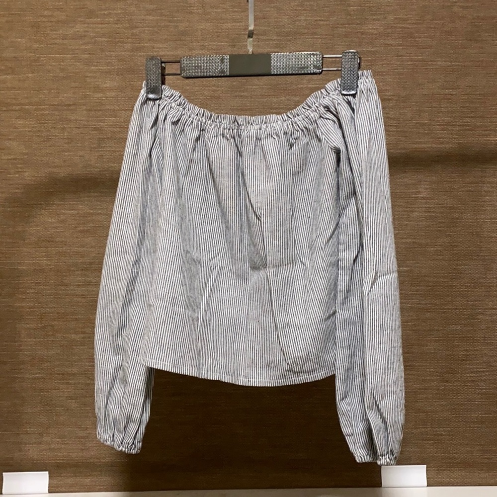 Brandy Melville off shoulder top